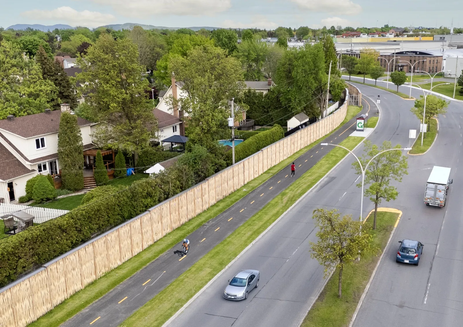 Pilebyg® noise barrier along boulevard Industriel in Boucherville (aerial view)