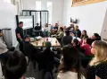 Réunion d’équipe dans les bureaux de Ramo