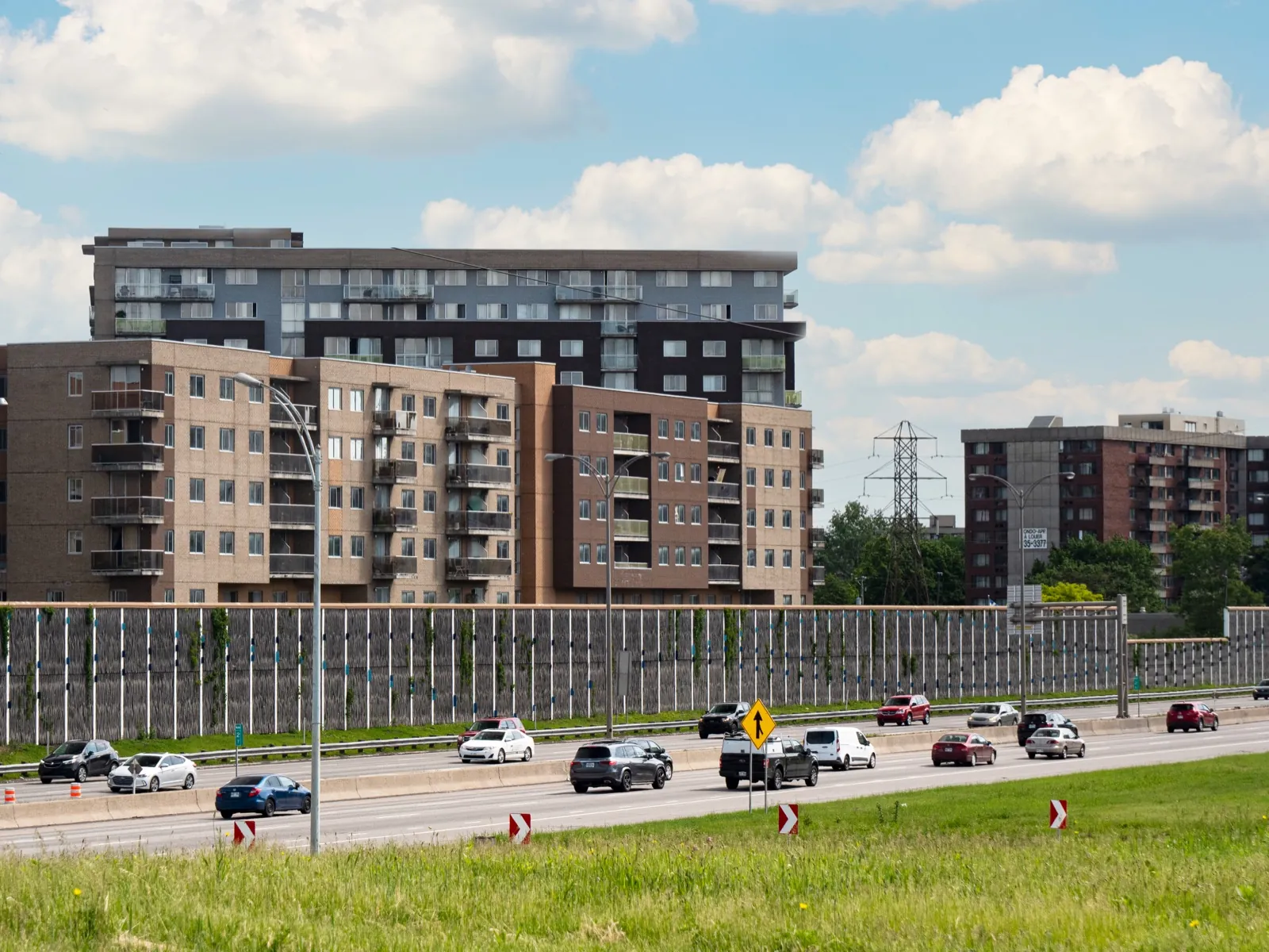 Pilebyg® willow-wood noise barrier along Autoroute A-15 in Laval