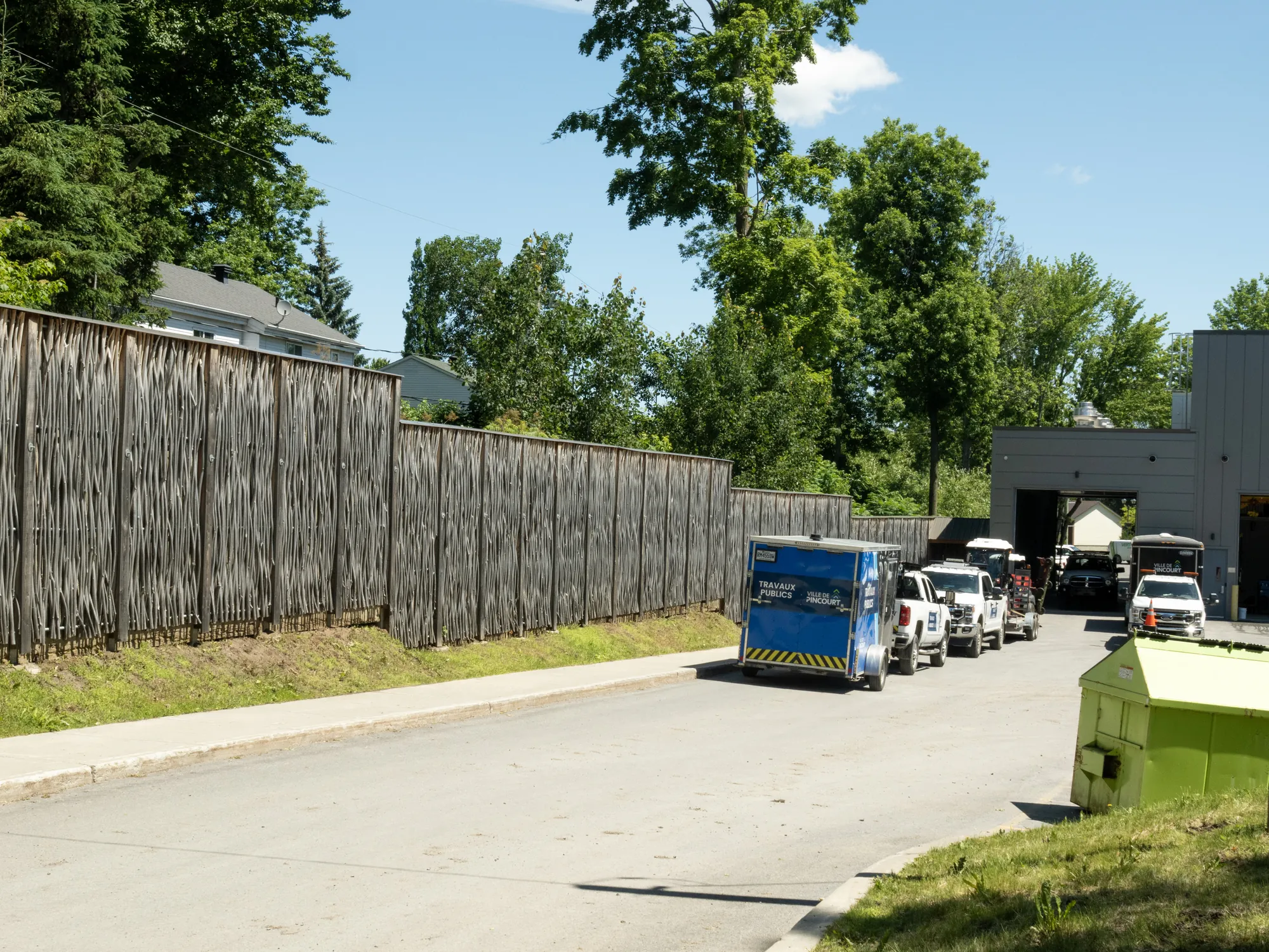 Pilebyg® screen surrounding a municipal yard in Pincourt, Quebec