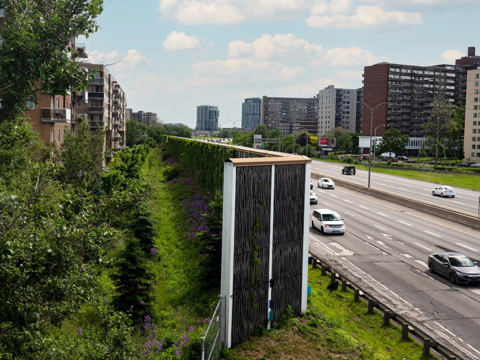 Pilebyg® willow-wood noise barrier along Autoroute A-15 in Montreal