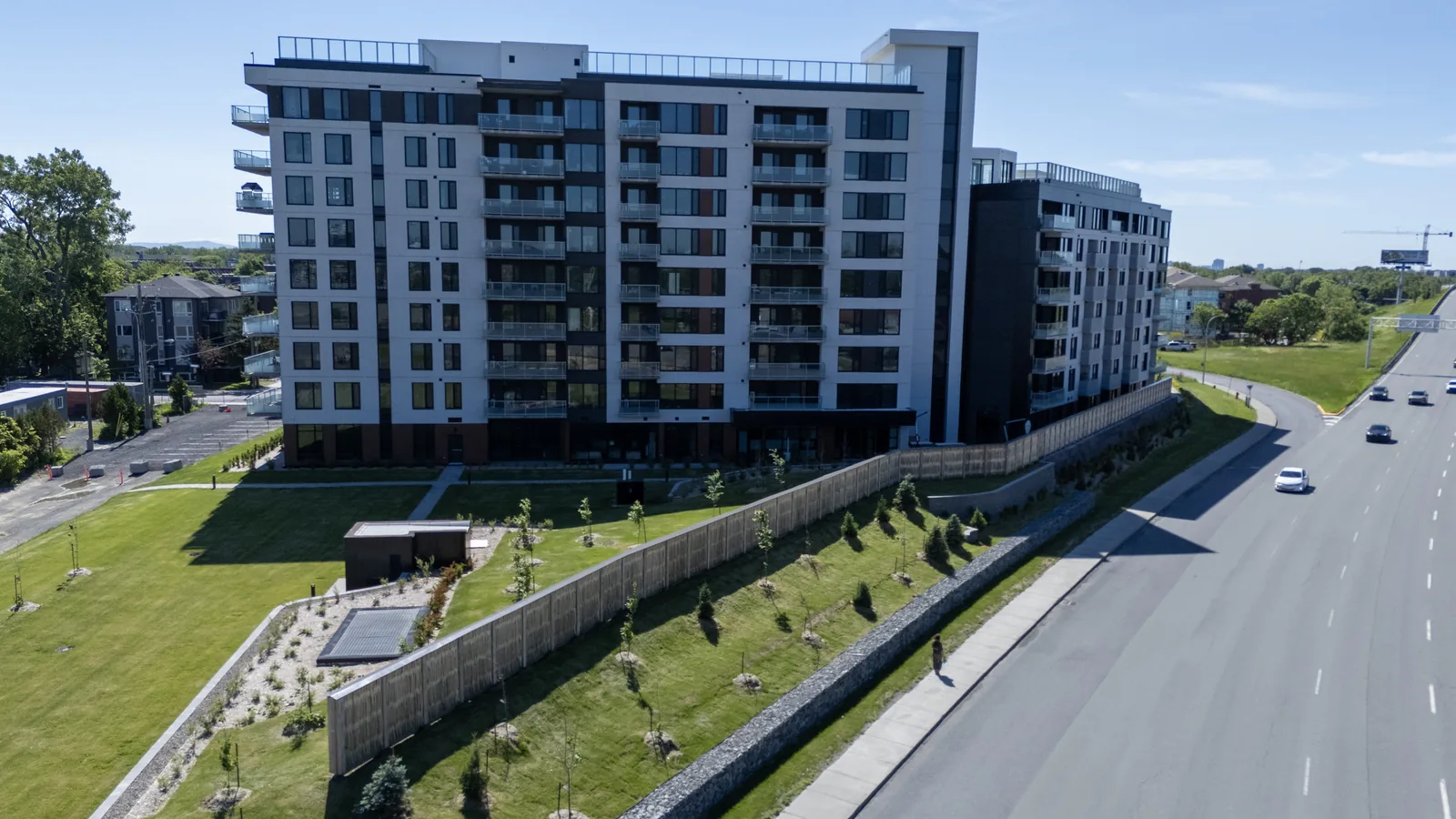 Pilebyg® willow-wood noise barrier along boulevard Taschereau, Quebec